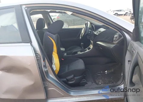 2010 Mazda Mazda3 I Sport из США, поврежденный, VIN JM1BL1SF2A1205208